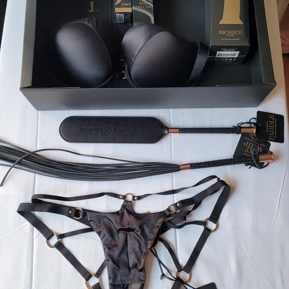 Honey Birdette Black Intimates Set - Picture 13 of 15